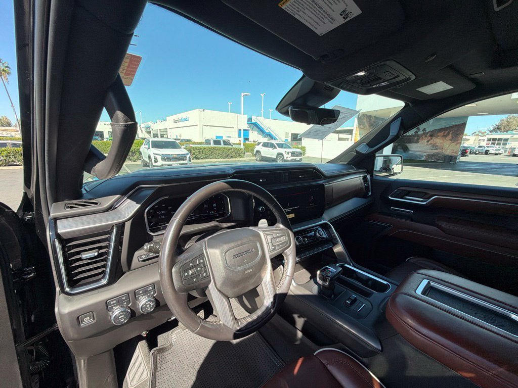 Used 2022 GMC Sierra 1500 Denali Ultimate AWD/4WD image 11