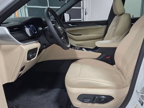 New 2026 Jeep Grand Cherokee L Limited w/ Luxury Tech Group II RWD image 5