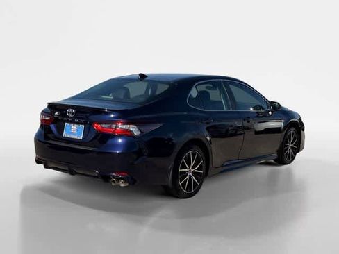 Used 2022 Toyota Camry SE image 5