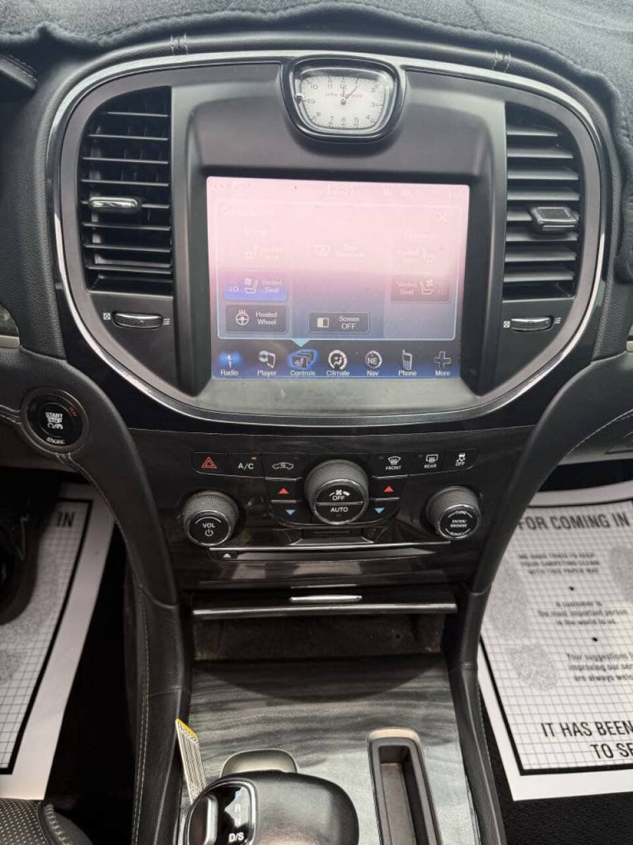Used 2014 Chrysler 300 C RWD image 16