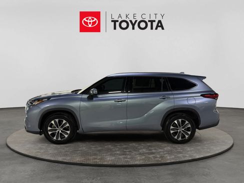 Used 2020 Toyota Highlander XLE FWD image 3