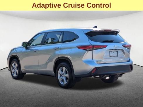 Used 2024 Toyota Highlander LE AWD/4WD image 9