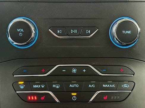 Used 2020 Ford Edge SEL image 17