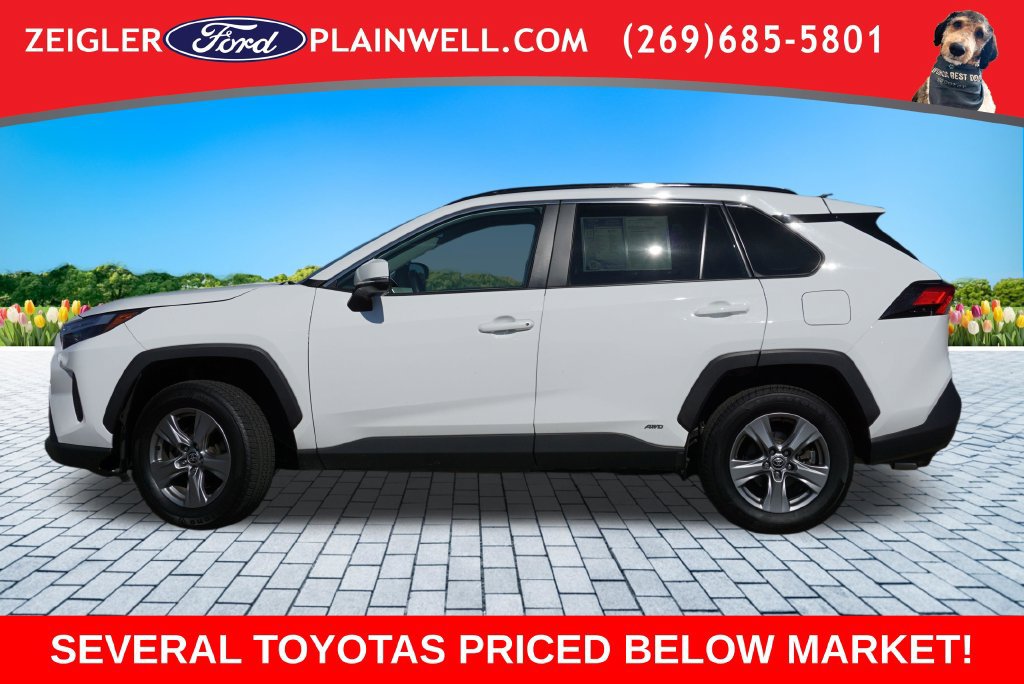 Used 2024 Toyota RAV4 XLE AWD/4WD image 2