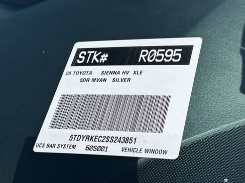 Certified 2025 Toyota Sienna XLE FWD image 33