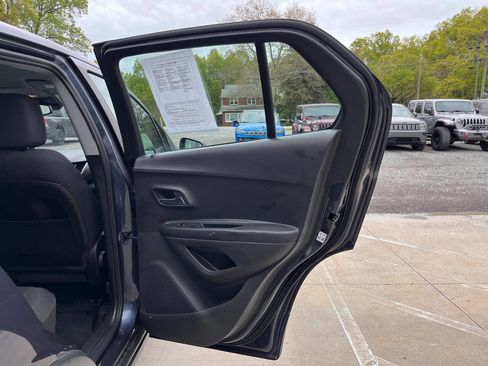 Used 2019 Chevrolet Trax LS AWD/4WD image 12