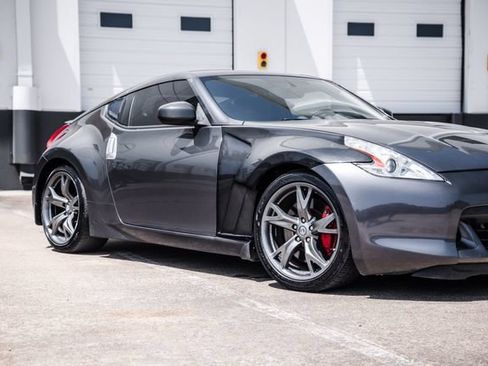 Used 2010 Nissan 370Z Touring w/ Sport Pkg RWD image 35