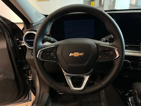 Used 2025 Chevrolet Trax LT w/ LT Convenience Package image 27