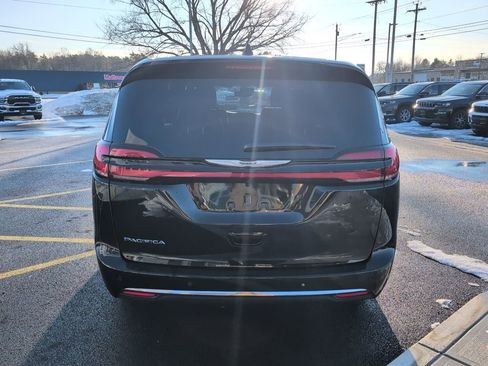 New 2026 Chrysler Pacifica Select image 6