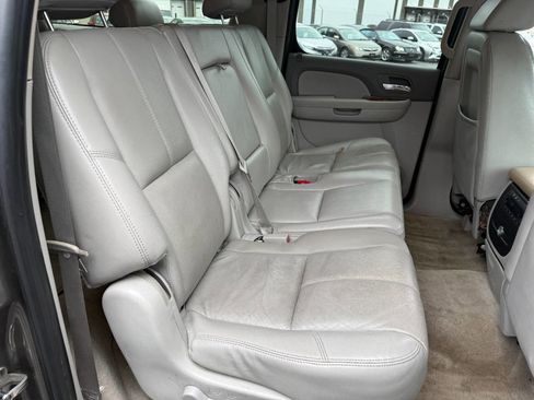 Used 2007 Chevrolet Suburban 2500 LT w/ LT Preferred Equipment Group AWD/4WD image 29
