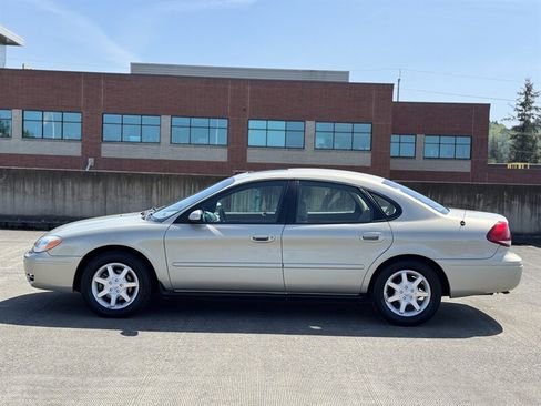 Used 2007 Ford Taurus SEL image 2