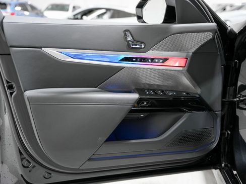 Used 2023 BMW 760i xDrive image 32