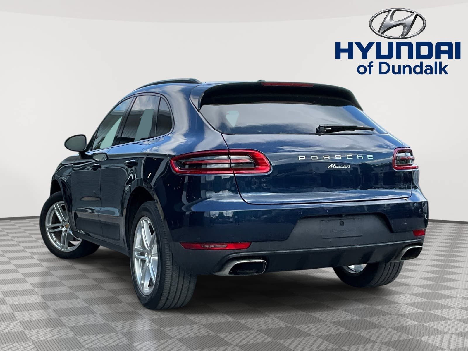 Used 2017 Porsche Macan AWD/4WD image 4