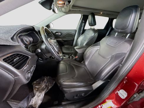 Used 2019 Jeep Cherokee Overland w/ Technology Group image 22