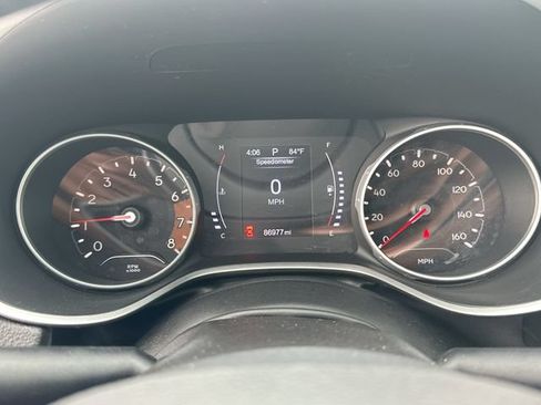 Used 2018 Jeep Compass Latitude w/ Cold Weather Group FWD image 17