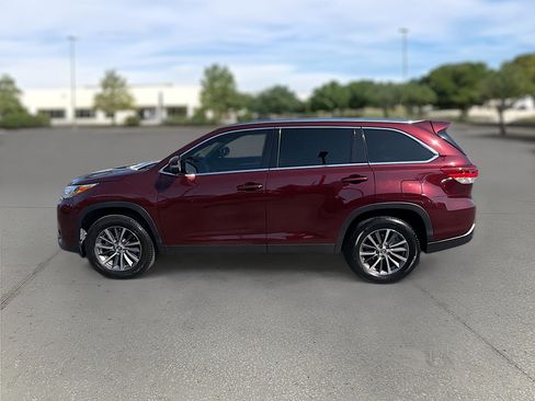 Used 2019 Toyota Highlander SE image 5