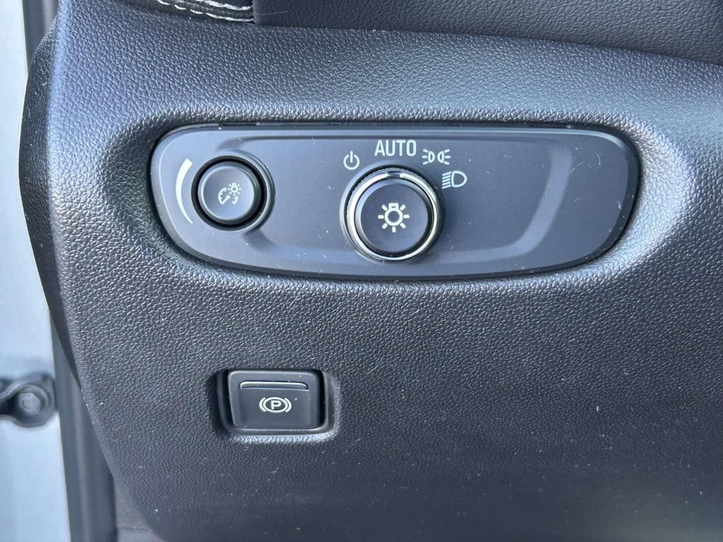 Used 2025 Chevrolet Blazer LT FWD image 25