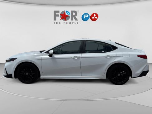 Used 2025 Toyota Camry SE FWD image 2