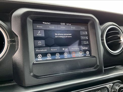 Used 2018 Jeep Wrangler Unlimited Sahara image 29