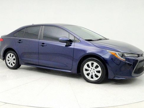 Used 2020 Toyota Corolla LE image 3