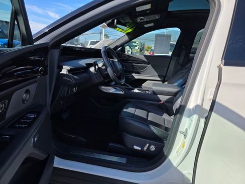 Used 2024 Lincoln Nautilus Premier w/ Equipment Group 102A image 9