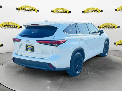Used 2021 Toyota Highlander L FWD image 5