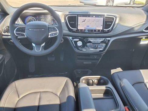 New 2027 Chrysler Pacifica Select AWD/4WD image 16