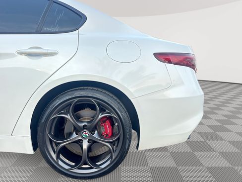 Used 2018 Alfa Romeo Giulia Ti Sport w/ Quick Order Package 22S Sport AWD/4WD image 29