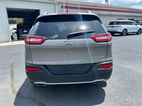 Used 2017 Jeep Cherokee Limited w/ Technology Group FWD image 6