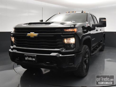 Used 2025 Chevrolet Silverado 2500 Custom w/ Z71 Off-Road Package AWD/4WD image 50