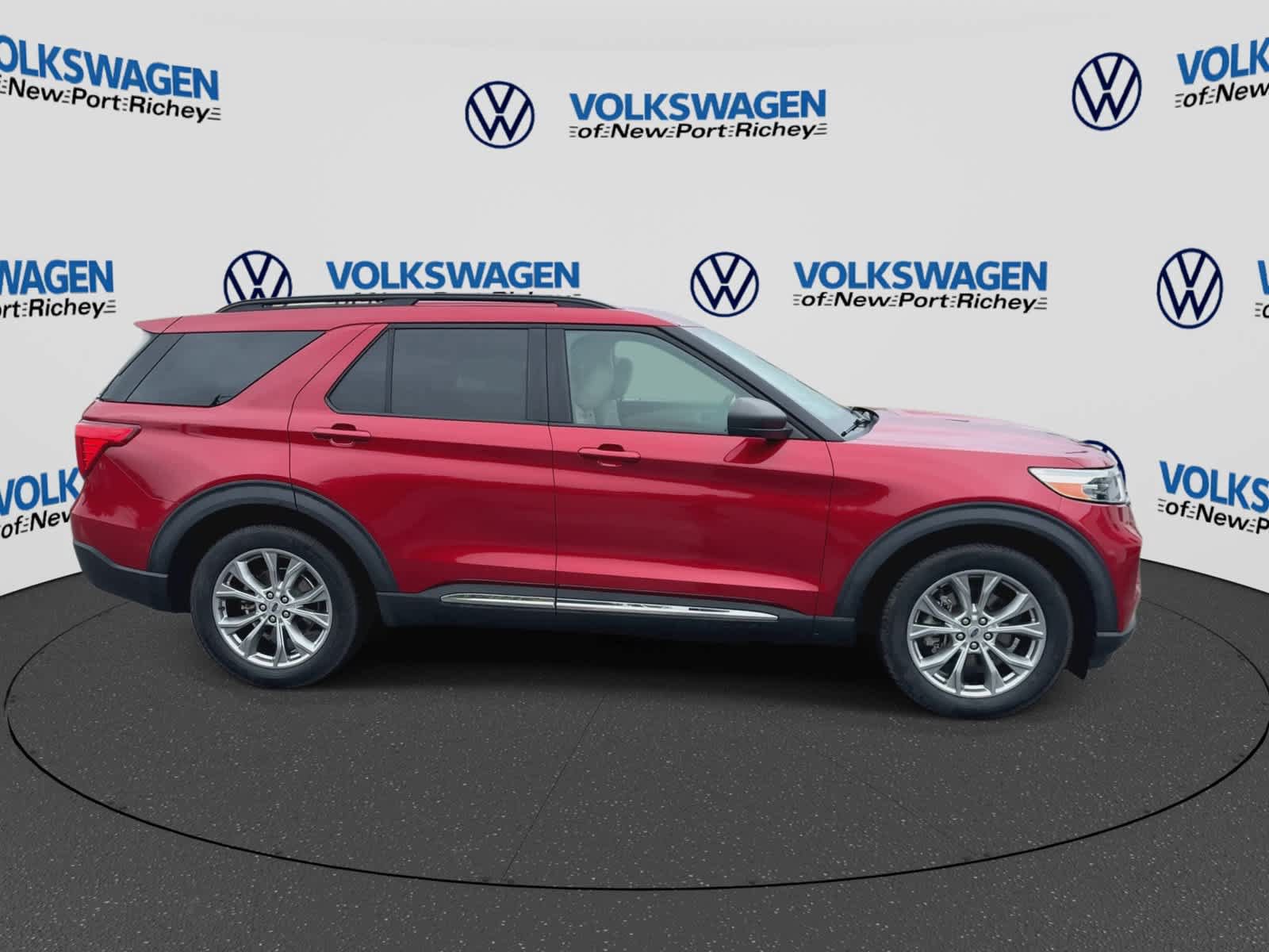 Used 2020 Ford Explorer XLT w/ Equipment Group 202A RWD image 9