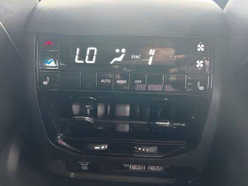 Used 2024 Jeep Grand Cherokee L Limited w/ Luxury Tech Group II image 49