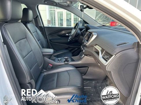 Used 2024 GMC Terrain SLT image 18