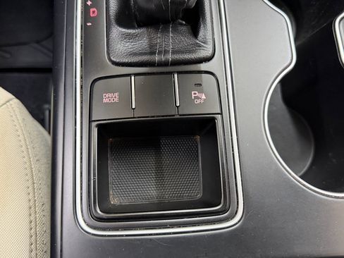 Used 2018 Kia Sorento LX image 27