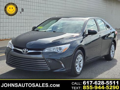 Used 2017 Toyota Camry LE FWD image 1