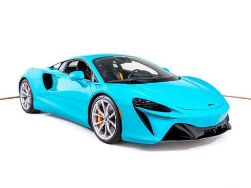 Used 2023 McLaren Artura RWD image 7