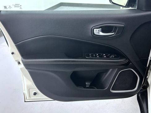 Used 2021 Jeep Compass Latitude AWD/4WD image 9