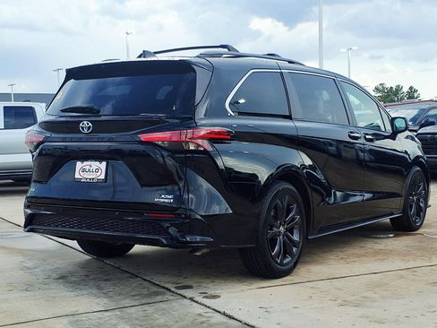 Certified 2023 Toyota Sienna XSE w/ XSE Plus Package FWD image 7