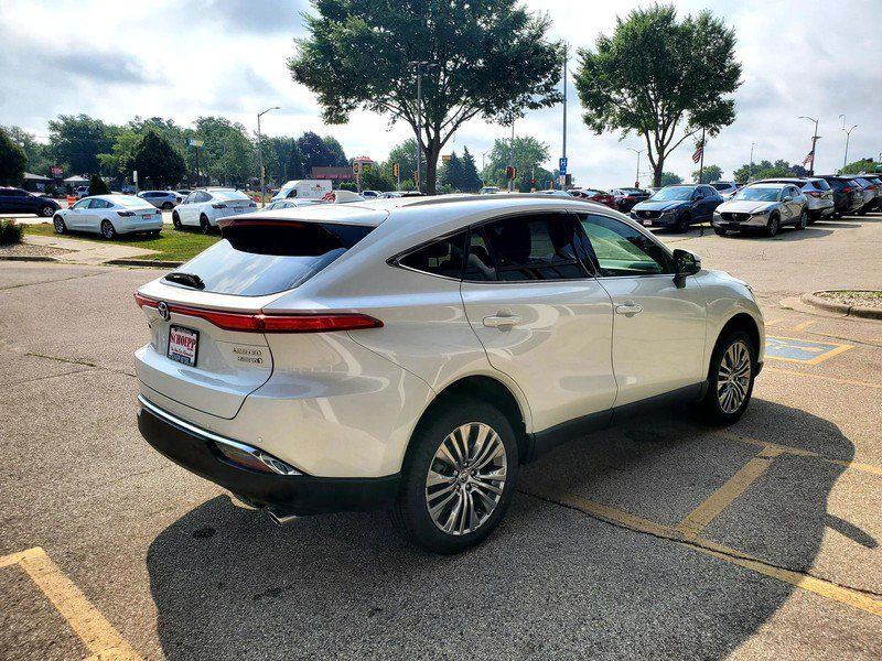Used 2022 Toyota Venza Limited AWD/4WD image 5
