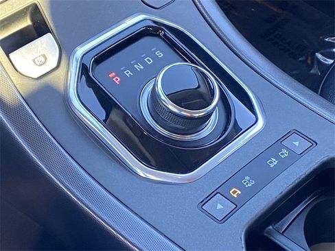 Used 2019 Land Rover Range Rover Evoque SE image 16