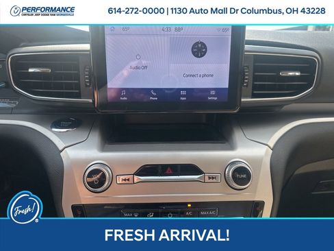 Used 2022 Ford Explorer XLT w/ Equipment Group 202A AWD/4WD image 18