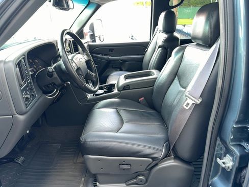 Used 2007 Chevrolet Silverado 2500 LT w/ Heavy-Duty Power Package AWD/4WD image 6
