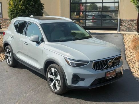 Used 2024 Volvo XC40 B5 Plus AWD/4WD image 5