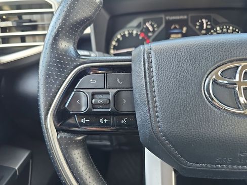 Used 2022 Toyota Tundra SR5 w/ SR5 Convenience Package image 17