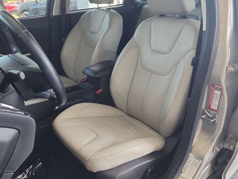 Used 2016 Ford Focus Titanium FWD image 19