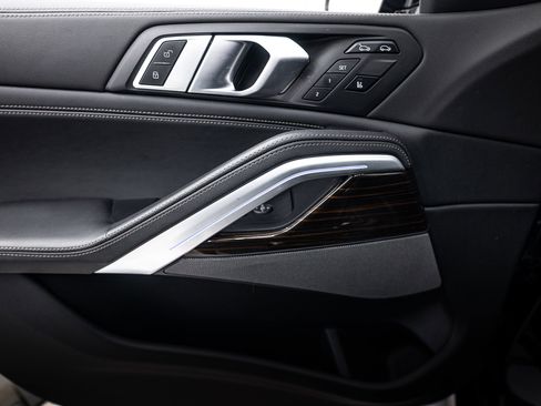 Used 2024 BMW X6 xDrive40i w/ Premium Package image 12