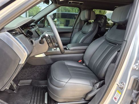 Used 2024 Land Rover Range Rover SV AWD/4WD image 5