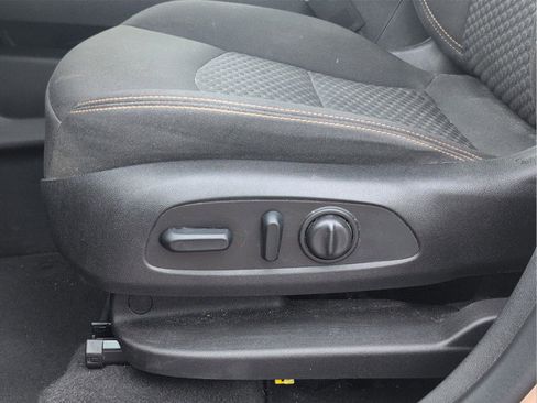 Used 2018 GMC Terrain SLE w/ Driver Convenience Package image 15