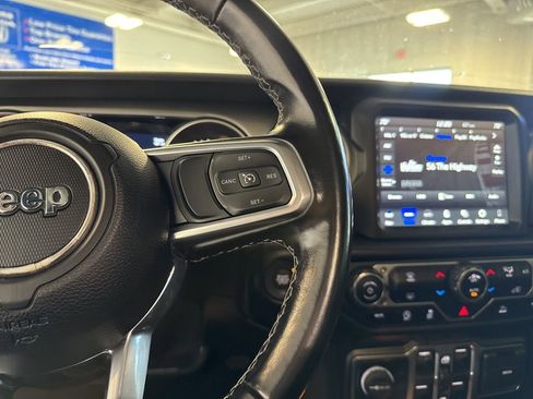 Used 2021 Jeep Wrangler Unlimited Sahara w/ Uconnect 4C Nav & Sound Group AWD/4WD image 17