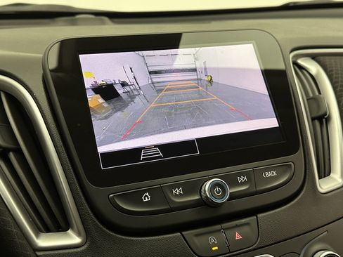 Used 2024 Chevrolet Malibu LT image 17